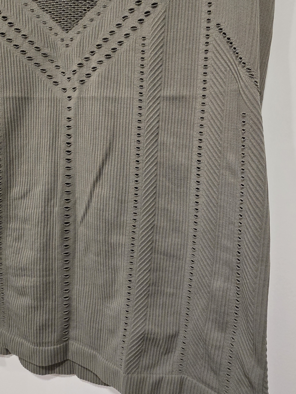 Athleta Oxygen Tank Top Medium Green Olive Seamless Mesh Performance Workout - Picture 10 of 10
